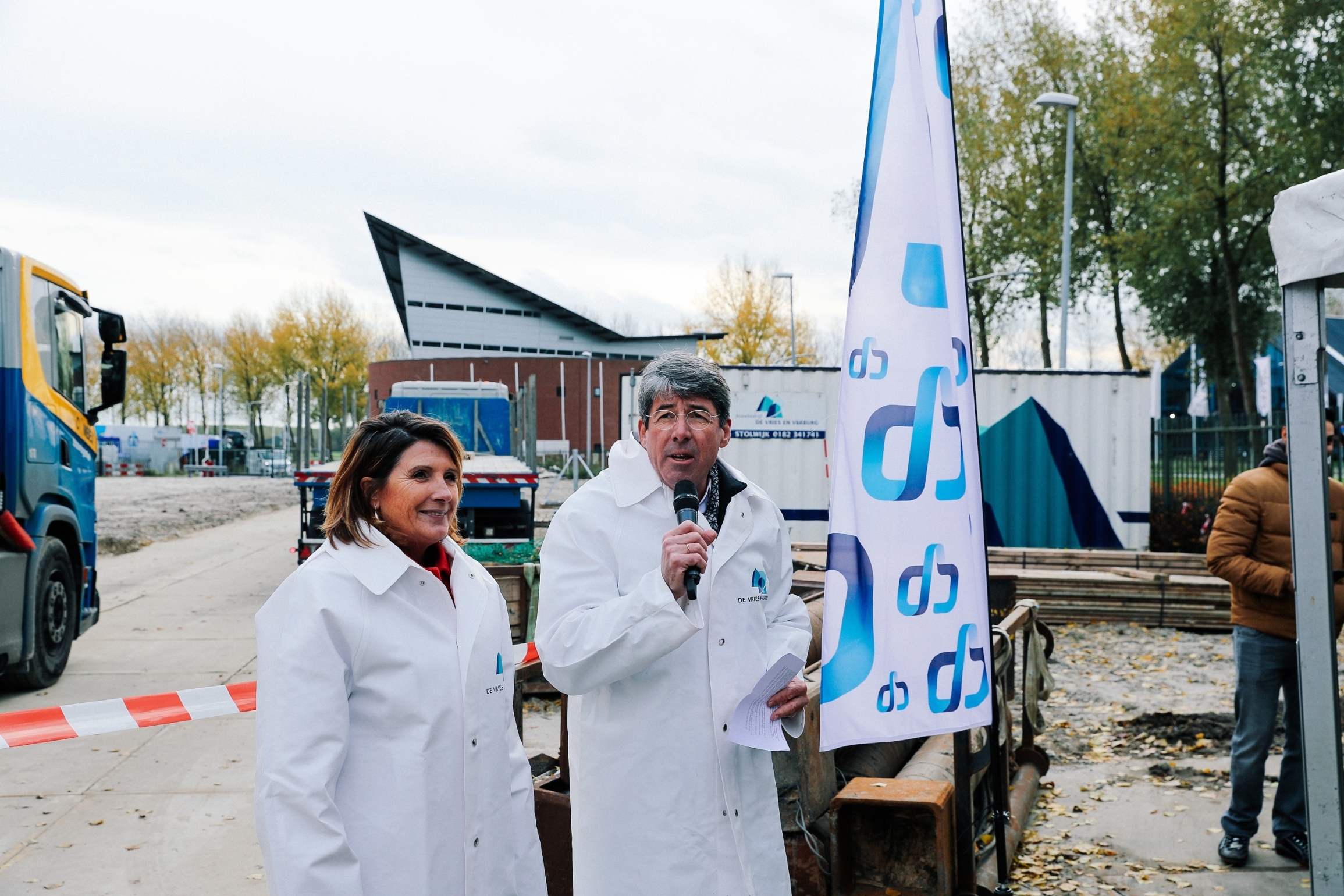 Eerste paal geslagen voor nieuwe magazijn CB