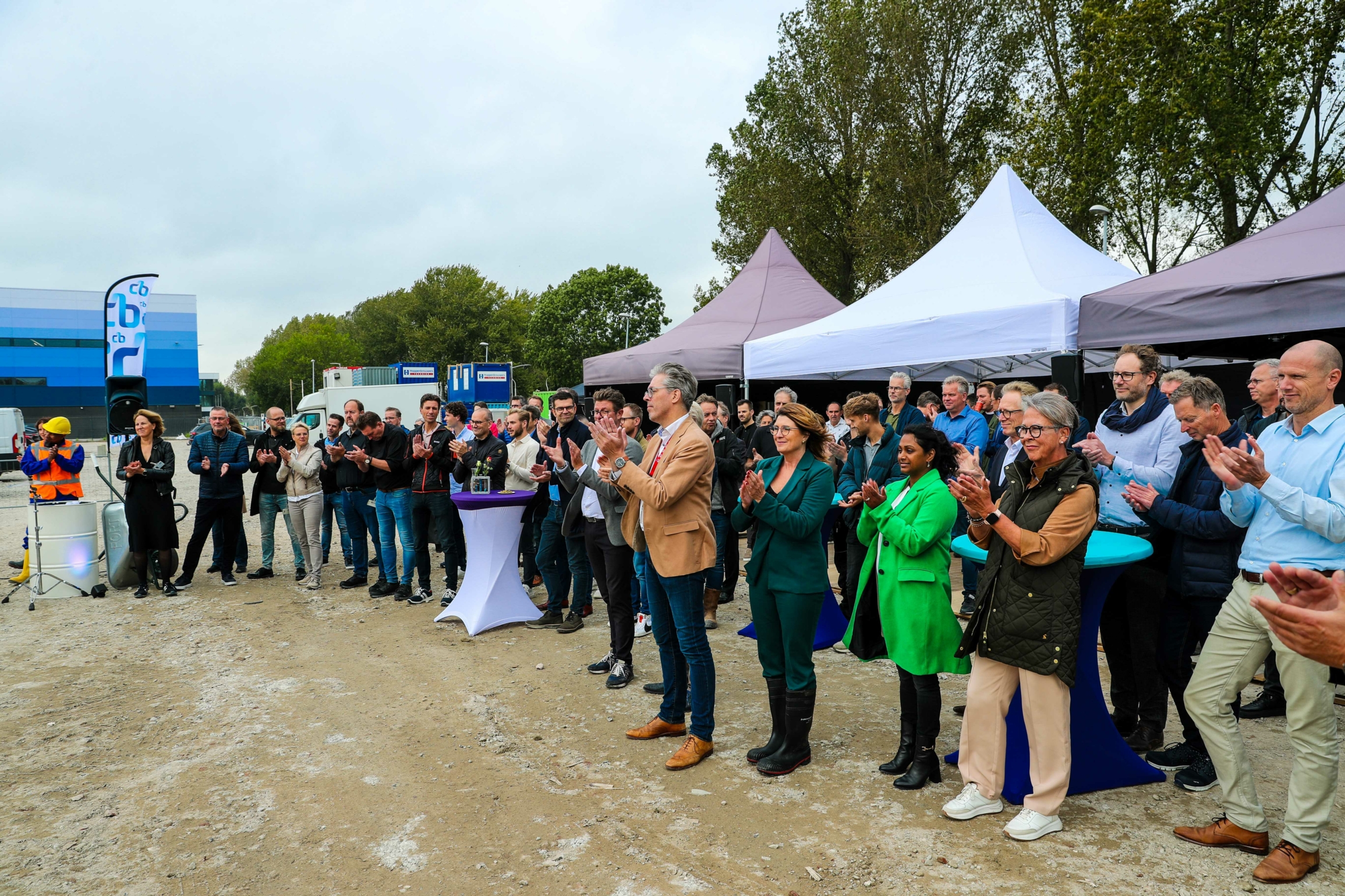 Bouw van nieuw magazijn feestelijk van start