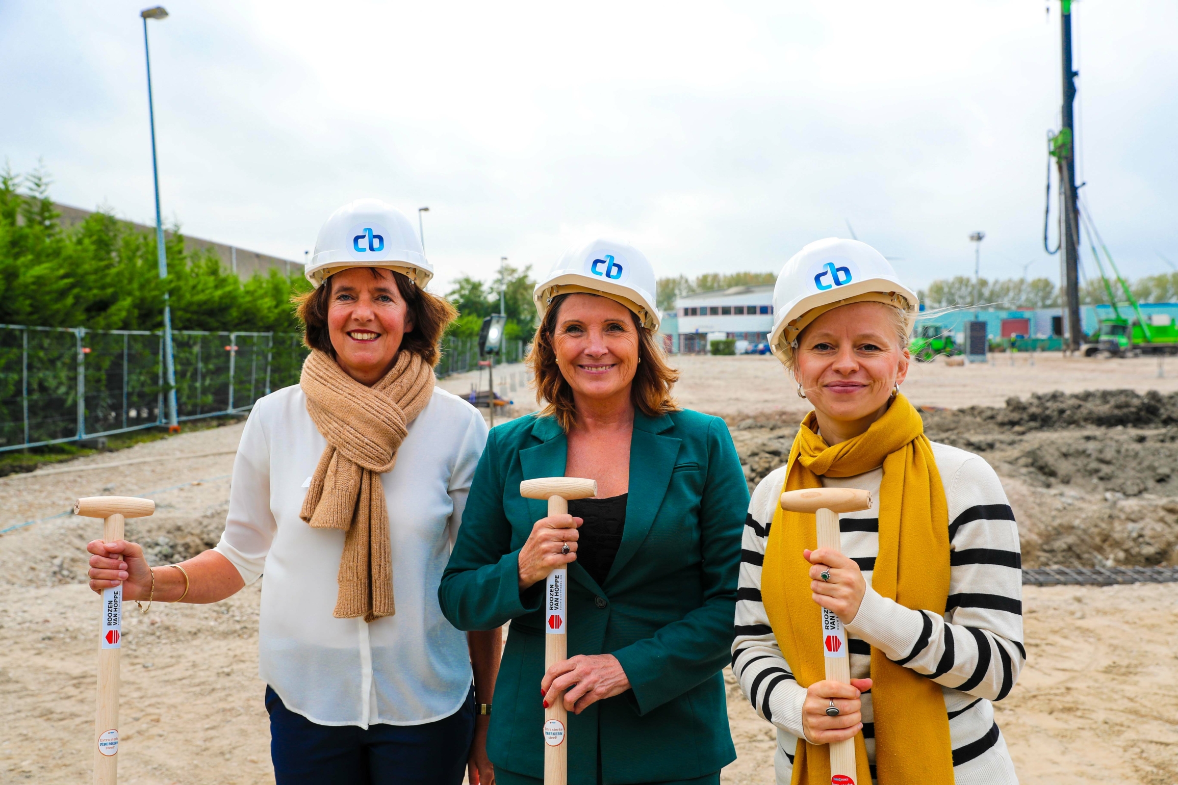 Bouw van nieuw magazijn feestelijk van start