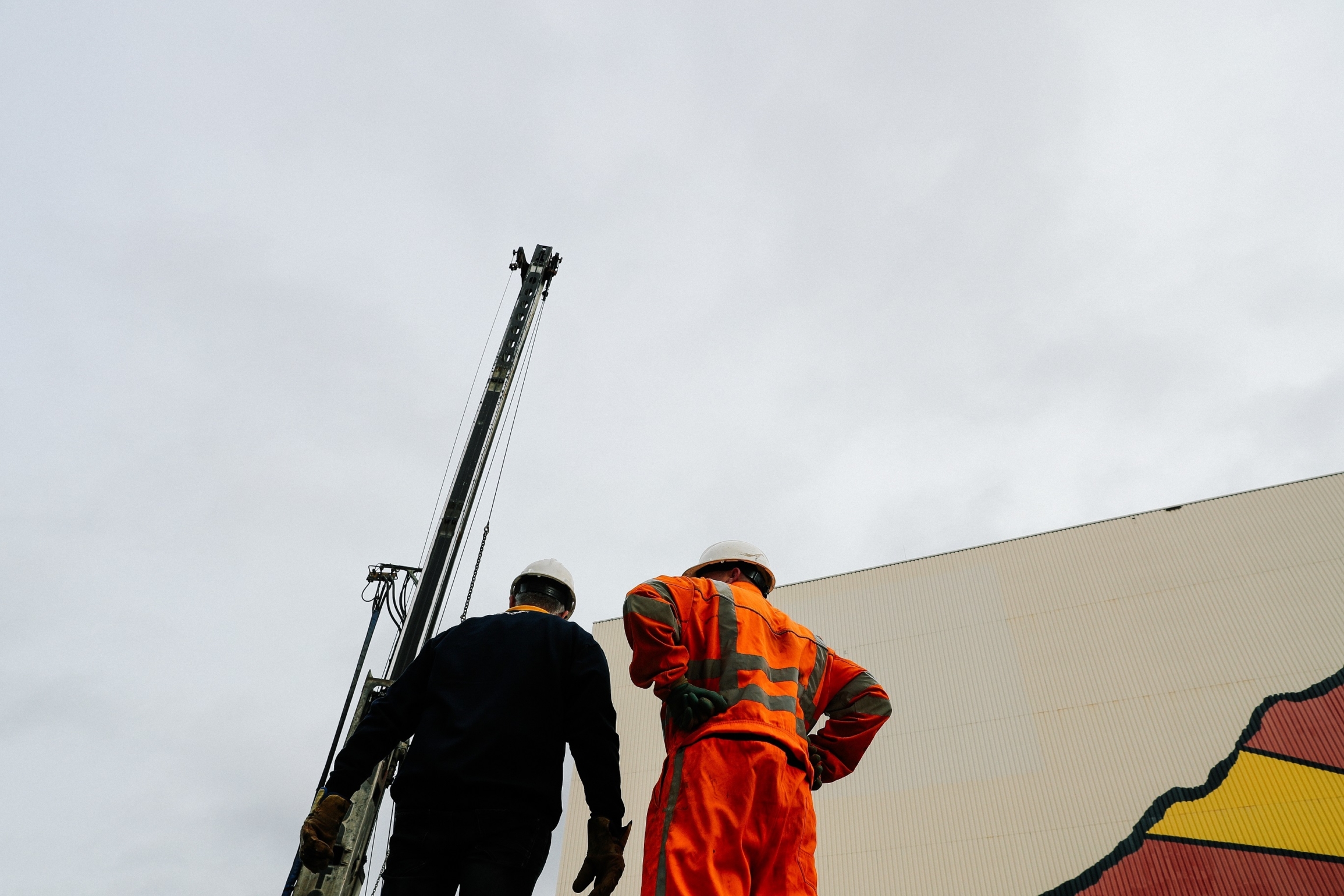 Eerste paal geslagen voor nieuwe magazijn CB